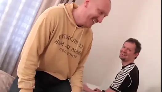 Hungrige hure lutscht schwanz, wie ihr leben davon abhängt