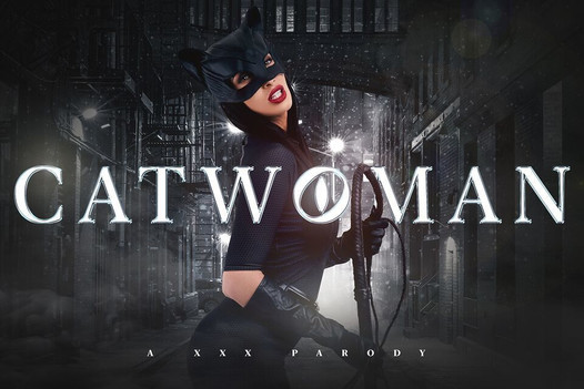 Nena tetona Clea Gaultier como Catwoman recibe lección de dominación