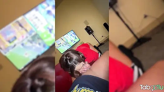 Mahasiswi amatir lagi asik ngentot sambil nonton sepak bola - chloe amour