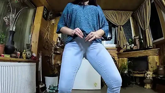 Cameltoe MILF Twerks in Jeans Blowjob & Cum All Over My Puffy Jacket 334