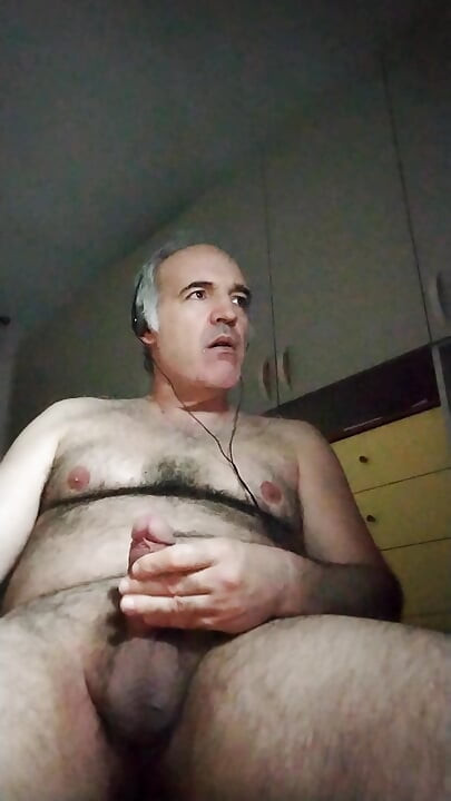Drkala sam svoj kurac dva sata, napokon sam svršila