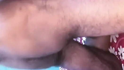 Üvey anne üvey oğlunu tek başına izledi ve bütün gece çıplak seks yaptı