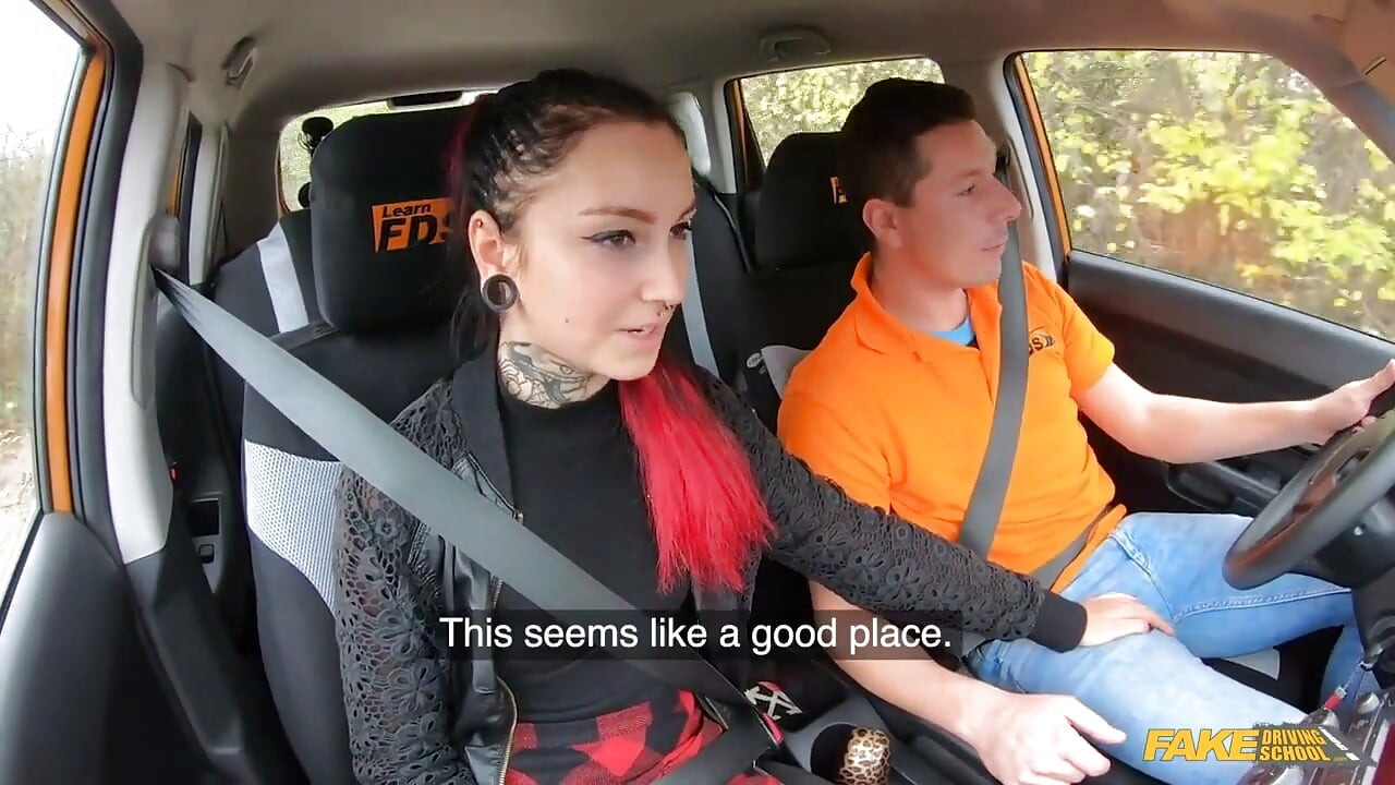 Fake Driving School - Tatoveret babe elsker at tage stor pik