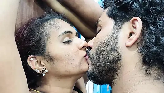 Mengisap pusar dengan lip lock di penginapan hanya dipakai