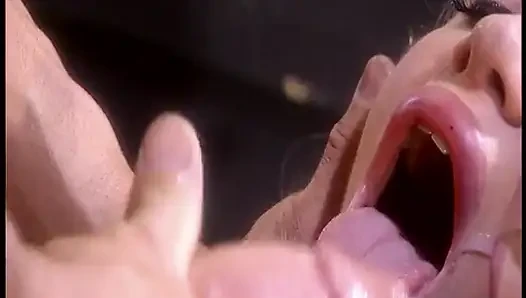 Salacious chics berbagi pria sodokan yang mengebor mereka hingga orgasme