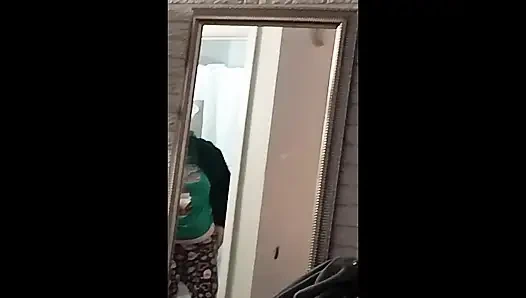 5 mins of hot milf being naughty. Masturbation, sucking my titties, spreading my pussy, revealing my tits!