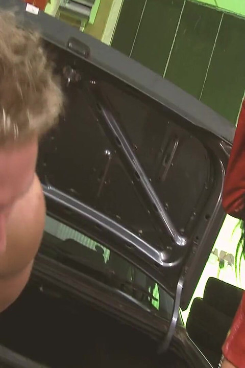 Scenă cu cururi extreme - brunetă cu 3_big în lenjerie, futută tare cu o pulă mare