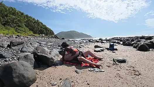 Tides ve birbirlerinin arasında kayboldu - azgın zenci orta yaşlı seksi kadın sevgilisine biniyor