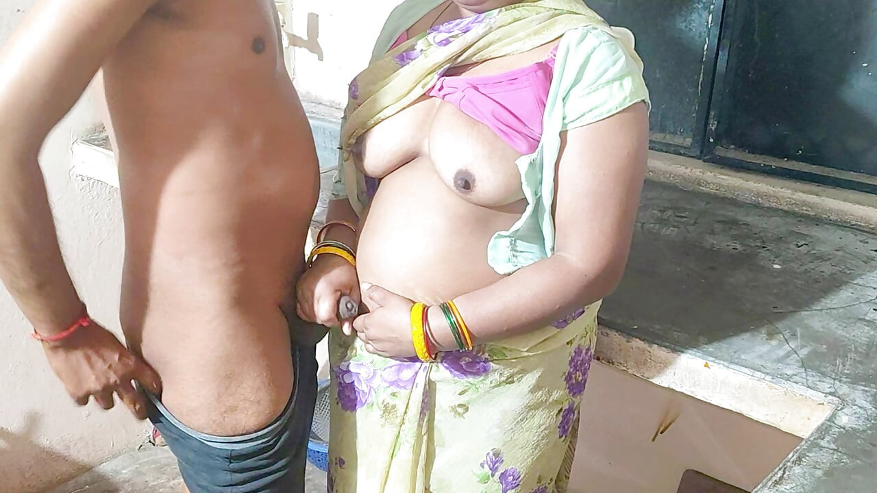 印度家庭主妇操邻居男孩的