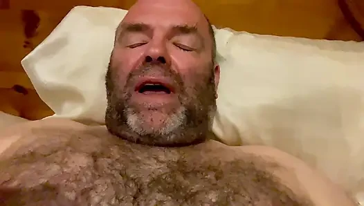 Lanista Bear gets his groins creamed and soothed due to red raw skin request inc cumshot