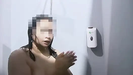 Duschen im öffentlichen Fitnessstudio Badezimmer für meinen schönen freund - Minokiiko