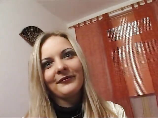 German teen gets naked and rubs her pussy at casting