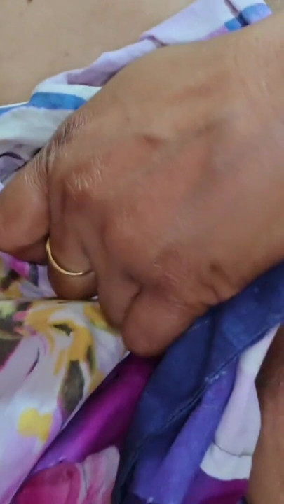gawo ki gori bhabhi ne apne chut me lund ka pura Pani nekwaya apne yarko Pura maza deya | Clip 1