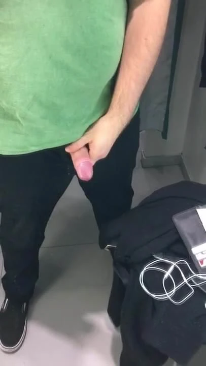 Geil bei HM, Lust auf was spontanem in der Umkleidekabine?