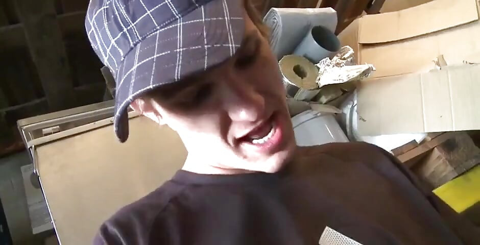 Week-end de baise avec reniflement et chaussettes... nos patineurs Sven et Jimmy Hilton dans l'entrepôt...