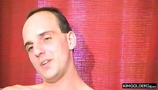 Heisser Couch-Fick mit leidenschaftlicher Bruenetten