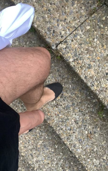 XXL, énorme promenade à blanc dans la rue de la bite de 31 cm