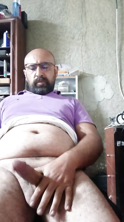 Master Bear Cums with a Cigarette in His Mouth