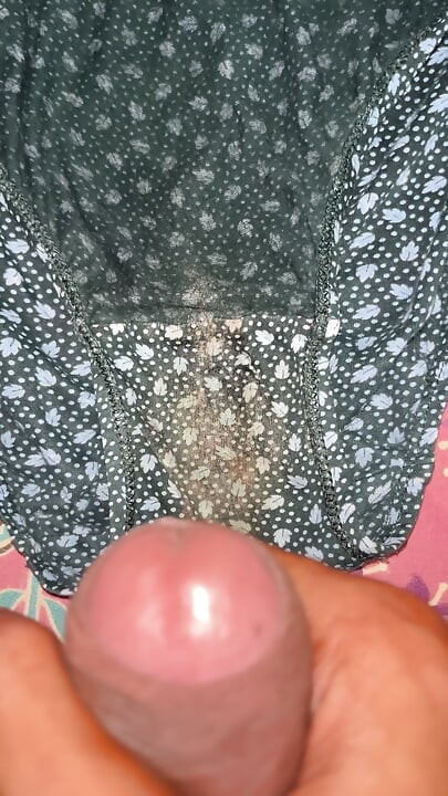 My stepdaughter is very dirty and smelly panties
