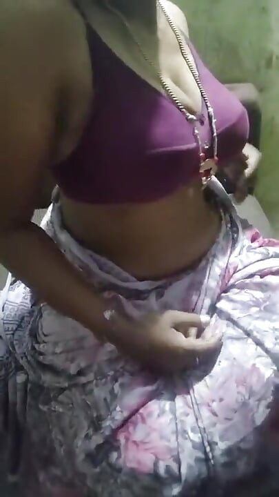 Dì Tamil Ấn Độ móc cua