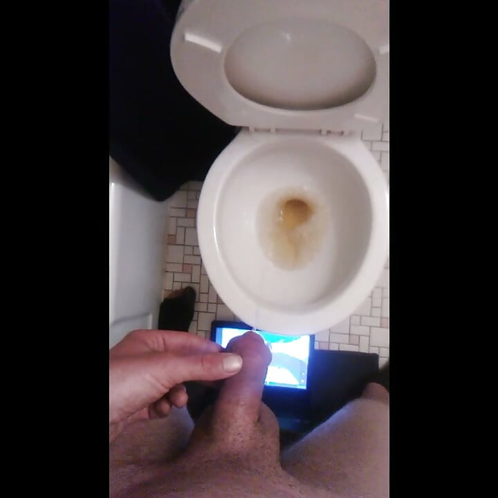 第一人称视角 变性人女孩尿在自己和相机上：双角度