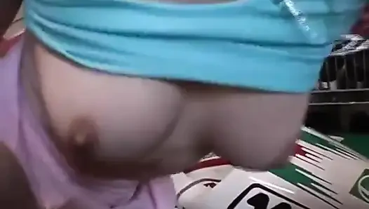 У них большие сиськи, с этим можно согласиться...