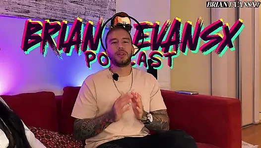Melthoney lutscht an ihren Füßen und zerreißt ihren großen Hintern nach einem Interview mit Brian Evansx