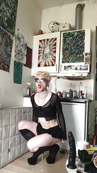 Maricas Femboy mini saia amor bbc dildo