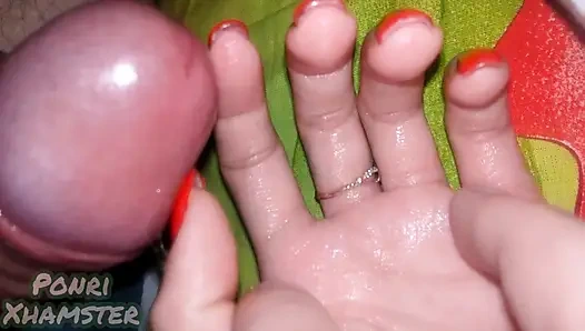 Рука моей сводной сестры покрыта предекулятом а затем густой спермой