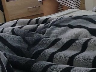 Chica libanesa muestra enormes tetas al marido y tiene sexo duro