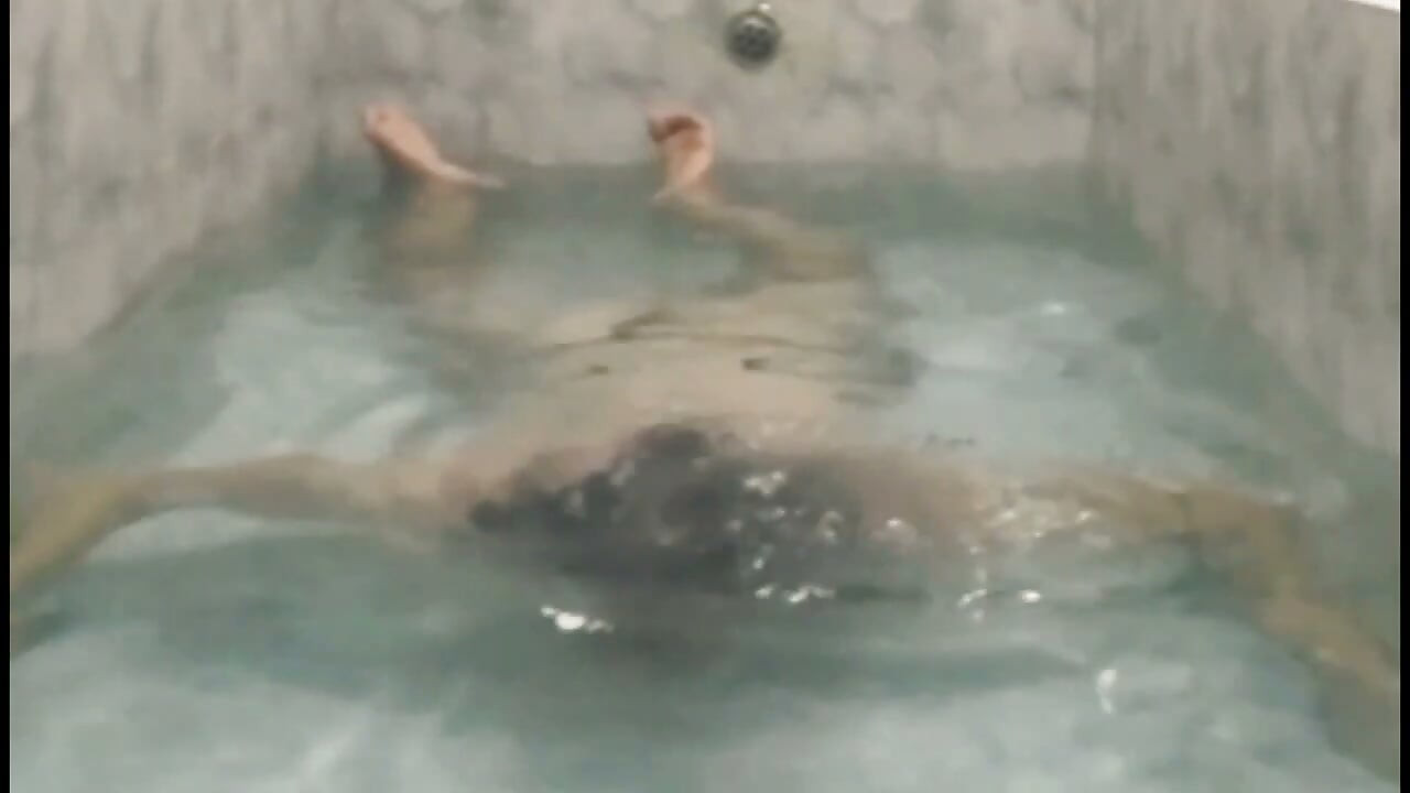 Bandar sissy underwater flexible bath with orgasm