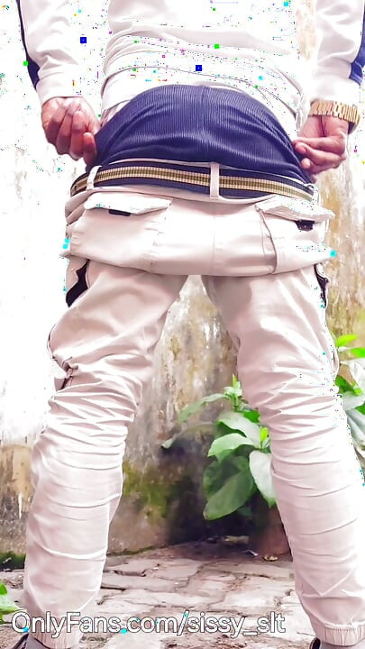 Pissing outdoor and indoor