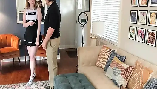 Koç Ponpon Kız Tarafından Baştan Çıkarılıyor