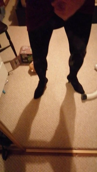 Crossdresser cums