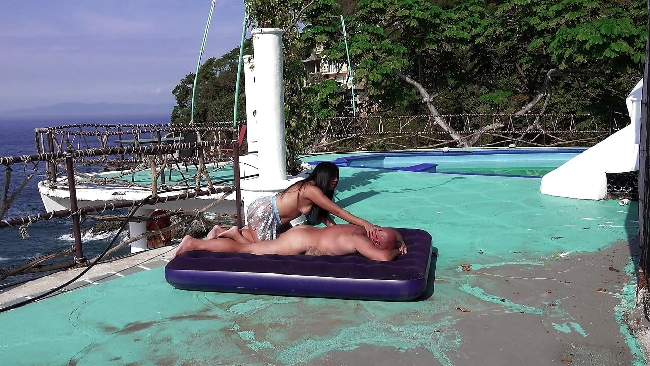 Si pantat montok nataly dientot habis-habisan sama kontol besar