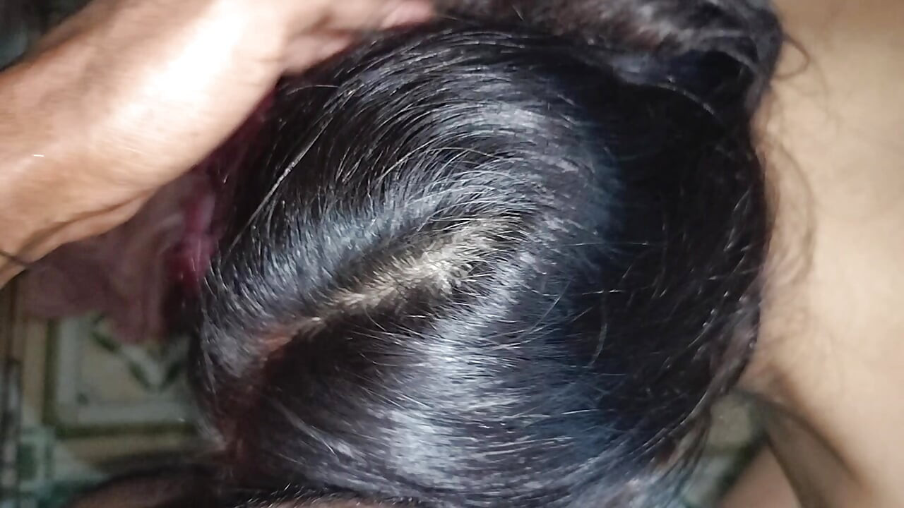 義理の妹は喜んで彼女を部屋に呼び、ドギースタイルで抱きました。