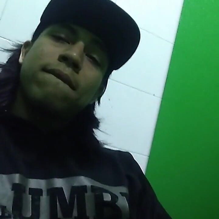 Ayo masuk ke toilet umum