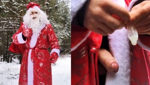 Papá Noel ruso hace regalos para gays