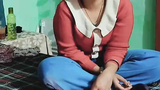 Dever Bhabhi allein im Zimmer voll genießen mit dirtytalk