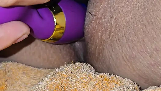 Играю с дилдо и 4 пальцами