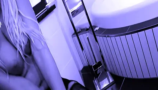 Pesta ngentot rumah antinia wild si cewek hot rambut pirang