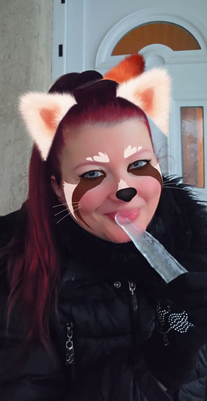 Chica pervertida Ana Liz chupa un carámbano grueso en secreto... | Clip 1