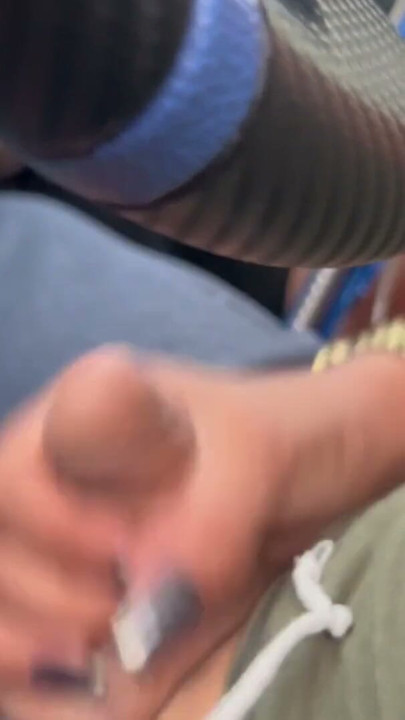 Big-assed stepdaughter has sex in the car with her stepfather. | Isječak 1