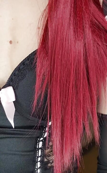 מתמכרת לפטיש הניילון שלי - מתחת לשמלה אני לובשת תחתוני ניילון בלי מפשעה, תחתוני ניילון צרפתיים, כפפות ניילון, מלא