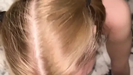 Saya cum pada saudara tiri saya yang berusia 18 tahun saat orang tua saya pergi.