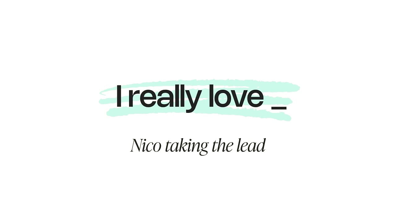 Nico आगे ले जा रही है और म्यूरियल को छेड़ रही है