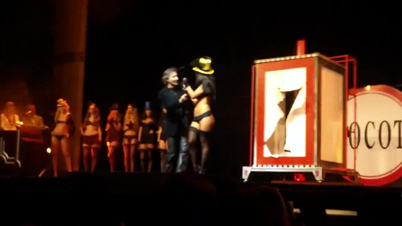 seksi bebeğim tanga geçit töreni