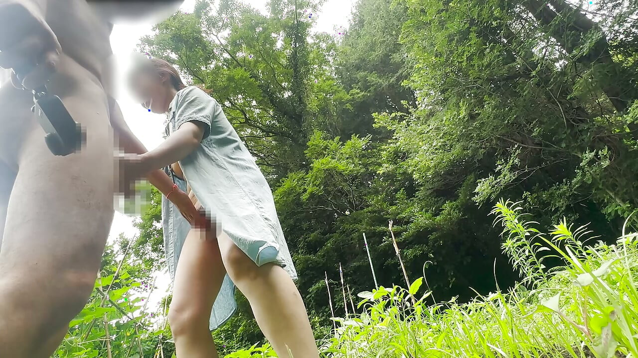 蚊が飛び交う野外でSEXバトル11