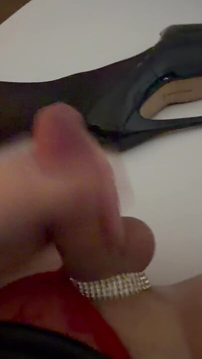 Sissy rykker sin pik af