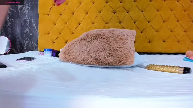 Idaly Johnson’s puffy pussy lips
